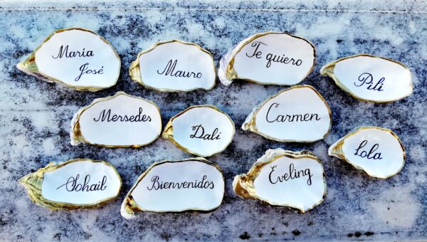 Personalized Oyster Shell Place Cards from Spain 20 pcs, Oyster Shell with Calligraphy and Gold Metallic Edge for Wedding, Restaurant, Event