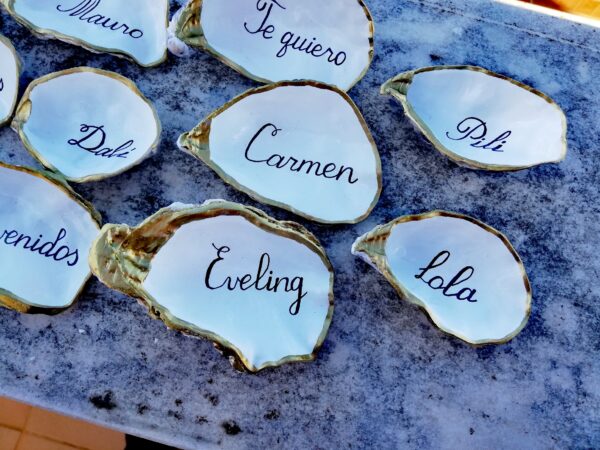 Personalized Oyster Shell Place Cards from Spain 20 pcs, Oyster Shell with Calligraphy and Gold Metallic Edge for Wedding, Restaurant, Event - Image 2