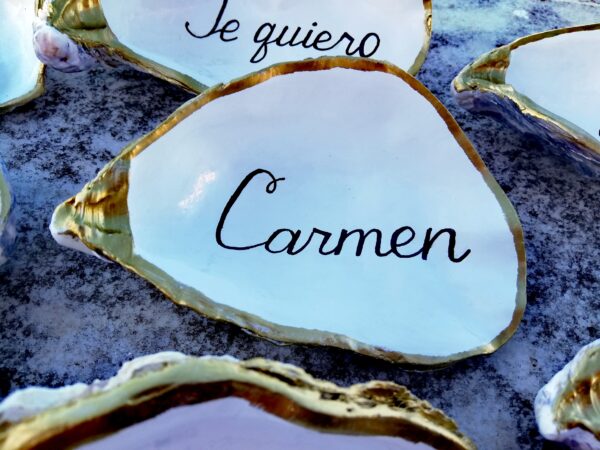 Personalized Oyster Shell Place Cards from Spain 20 pcs, Oyster Shell with Calligraphy and Gold Metallic Edge for Wedding, Restaurant, Event - Image 5